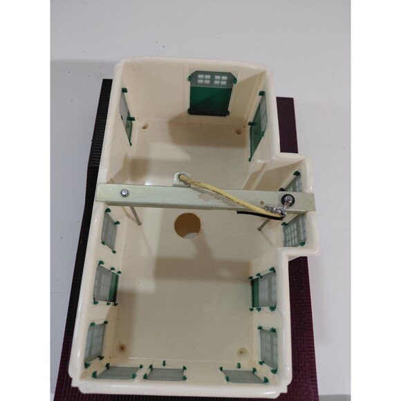 Lionel O Gauge Model Railroad Scenery Lighted Lionelville Station/Depot Building - Picture 8 of 9